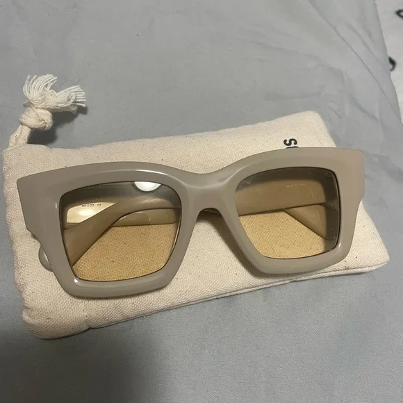 Jacquemus nude colored sunglasses Jacquemus Les Lunettes Baci Square Acetate Sunglasses  main image 3